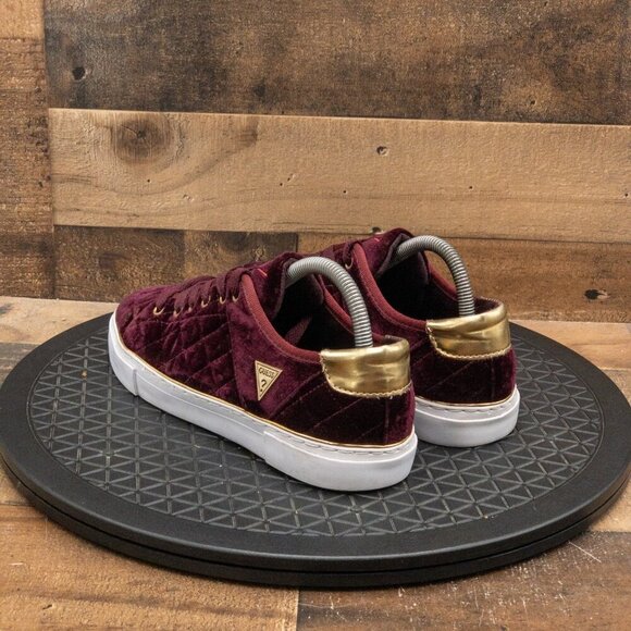 GUESS GOOD ONES 2 WOMENS CASUAL SHOES FAUX VELVET MAROON GOLD LOW SIZE 8.5M - Picture 6 of 9